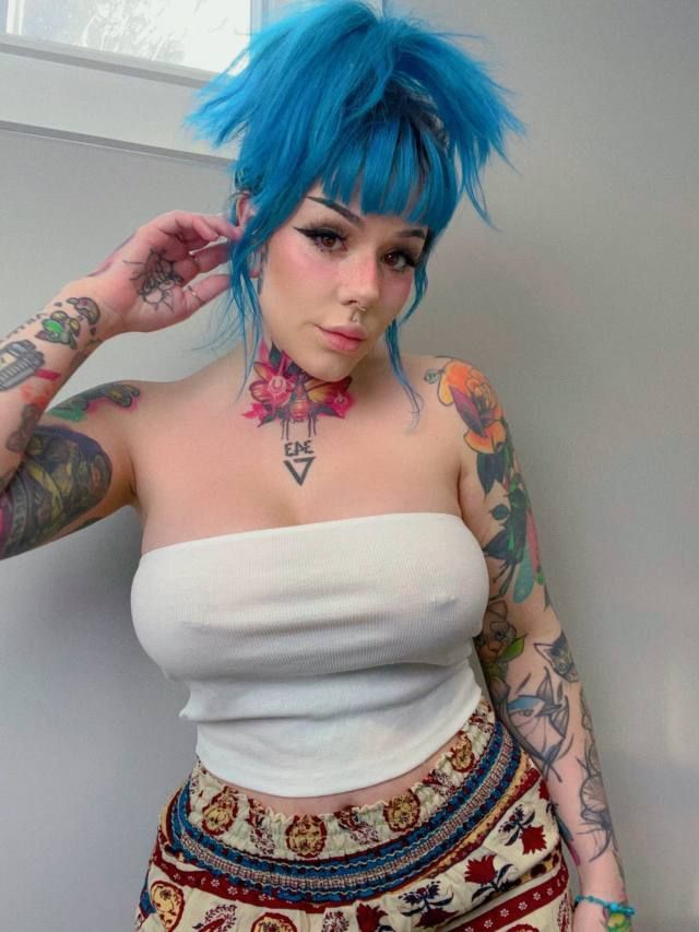 Hey baby 💕 I live alone, so we can meet at my place or anywhere you prefer. I’m 100% real—young, sexy, and clean. 😘💫 - Image 3